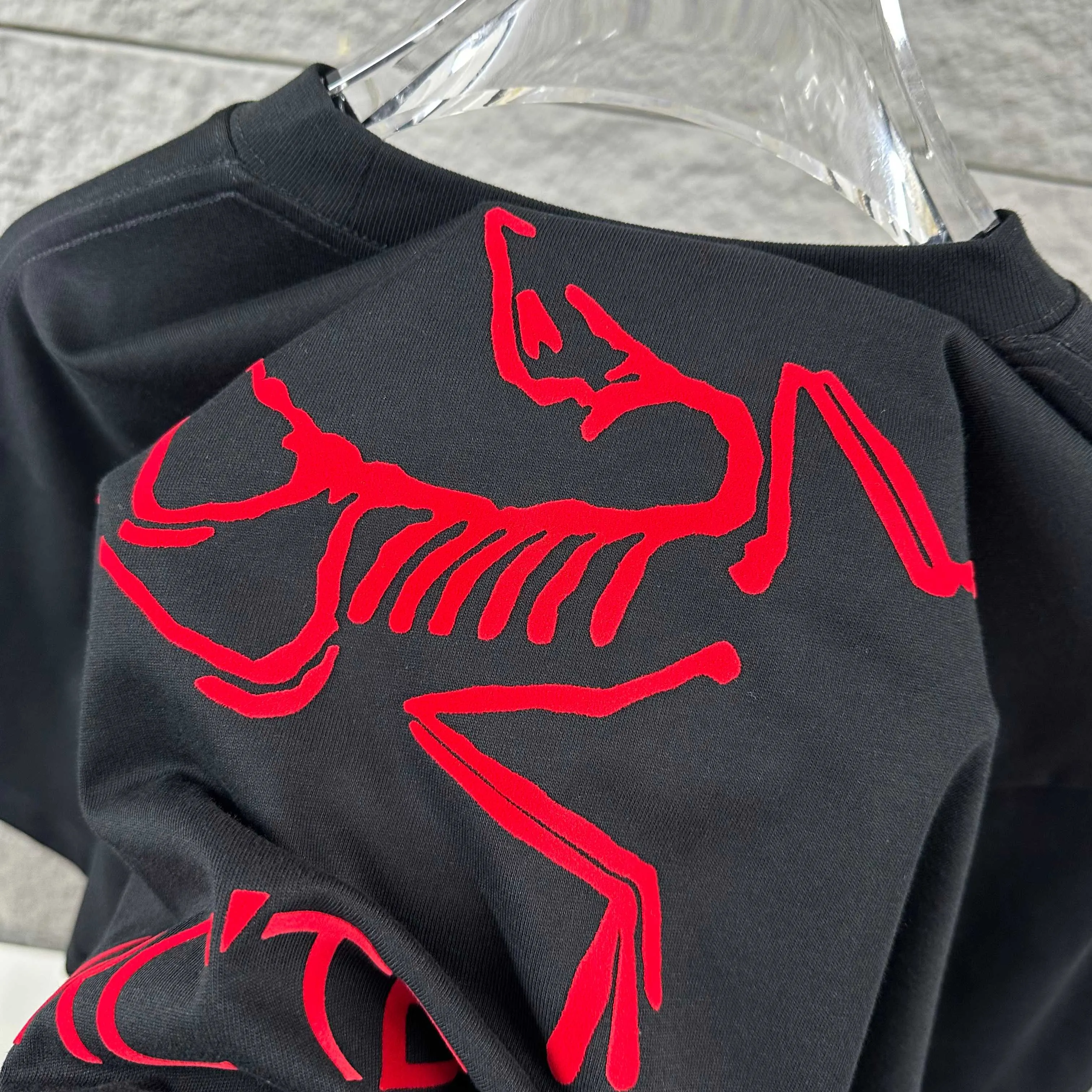 ARC'TERYX* * 2026 New Arrival Classic T Same Style ：Black White Red Size： S （90-130 ） M （120-150 ） L （140-165 ） XL （160-195 ） XXL （195 ）